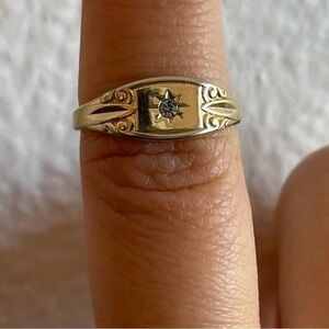 🚫ISO LOOKING FOR THIS RING DO NOT BUY ❗️❗️Avon signet ring